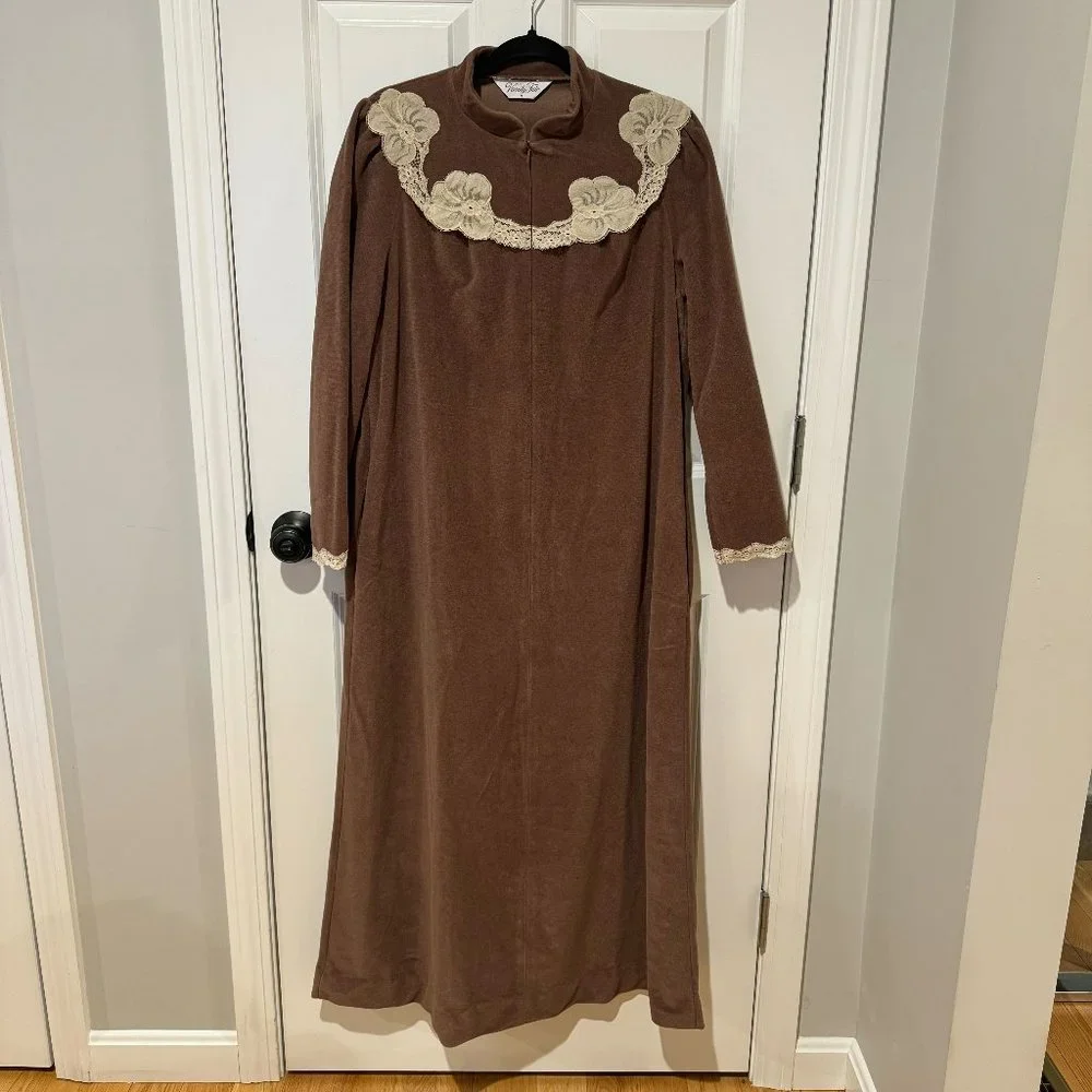Vintage Vanity Fair Lace Velour Night Gown - Size Small‎